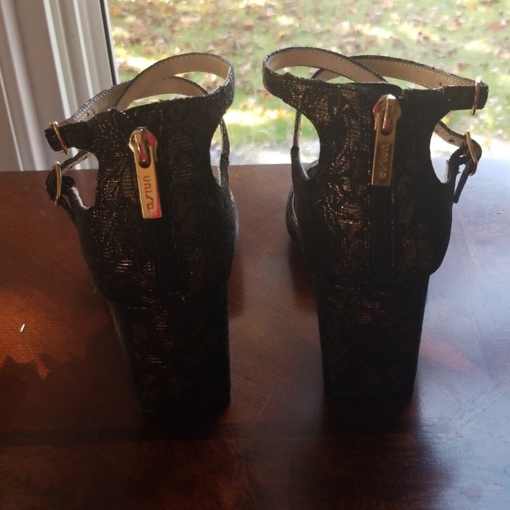 Unisa Gold Black Block Strap Heels 7.5 - Picture 3 of 4